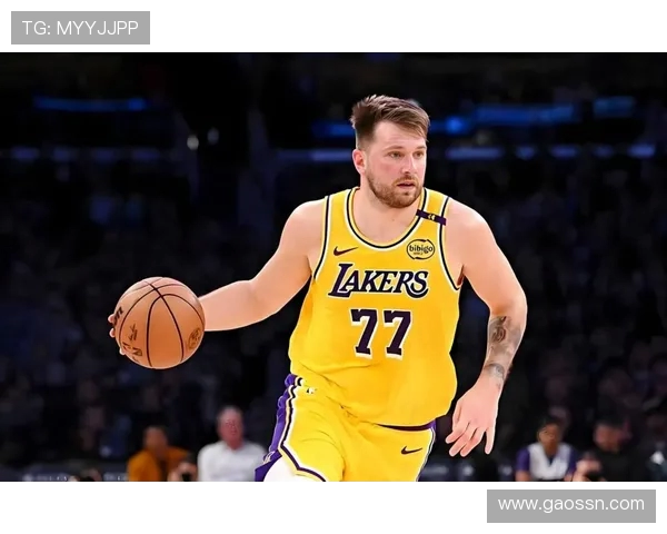 东契奇喜迎肯纳德加盟瞬间转变称呼展现团队精神 东契奇喜迎肯纳德加盟瞬间转变称呼展现团队精神