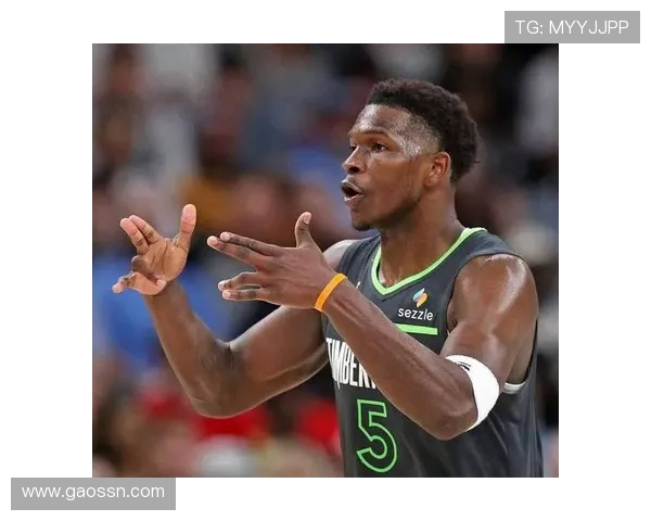 爱德华兹因不当行为被罚款25000美元球迷席上扔球引发争议